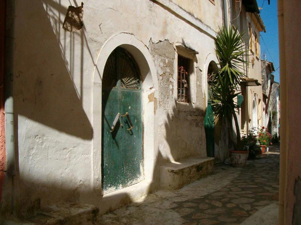 Ferienwohnung The Old Mansion Sinarádes Exterior foto